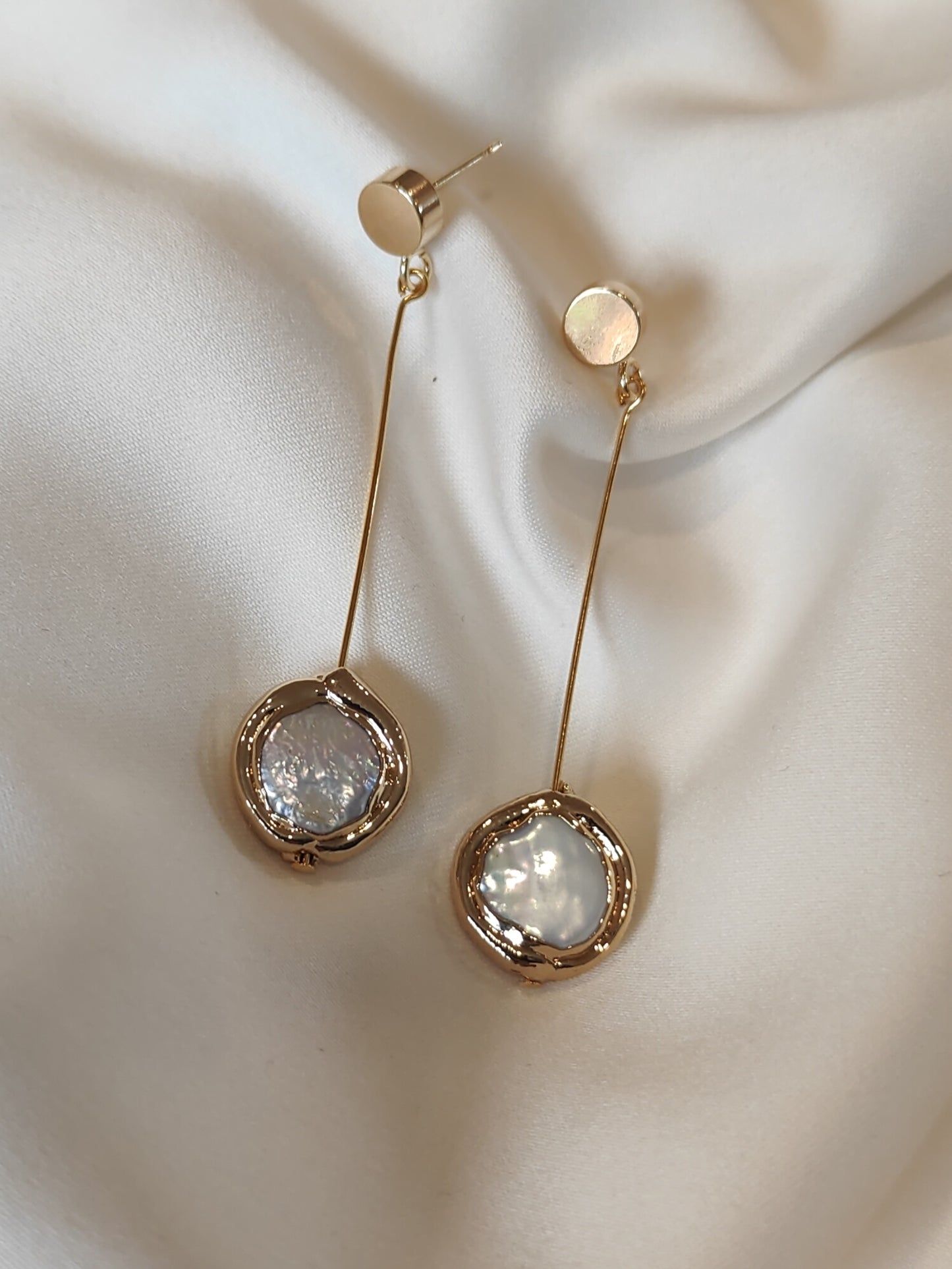 GLORIA - Pearl &amp; Gold Drop Earrings