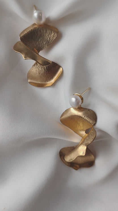 LARA - Statement Gold & Pearl Bridal Earrings