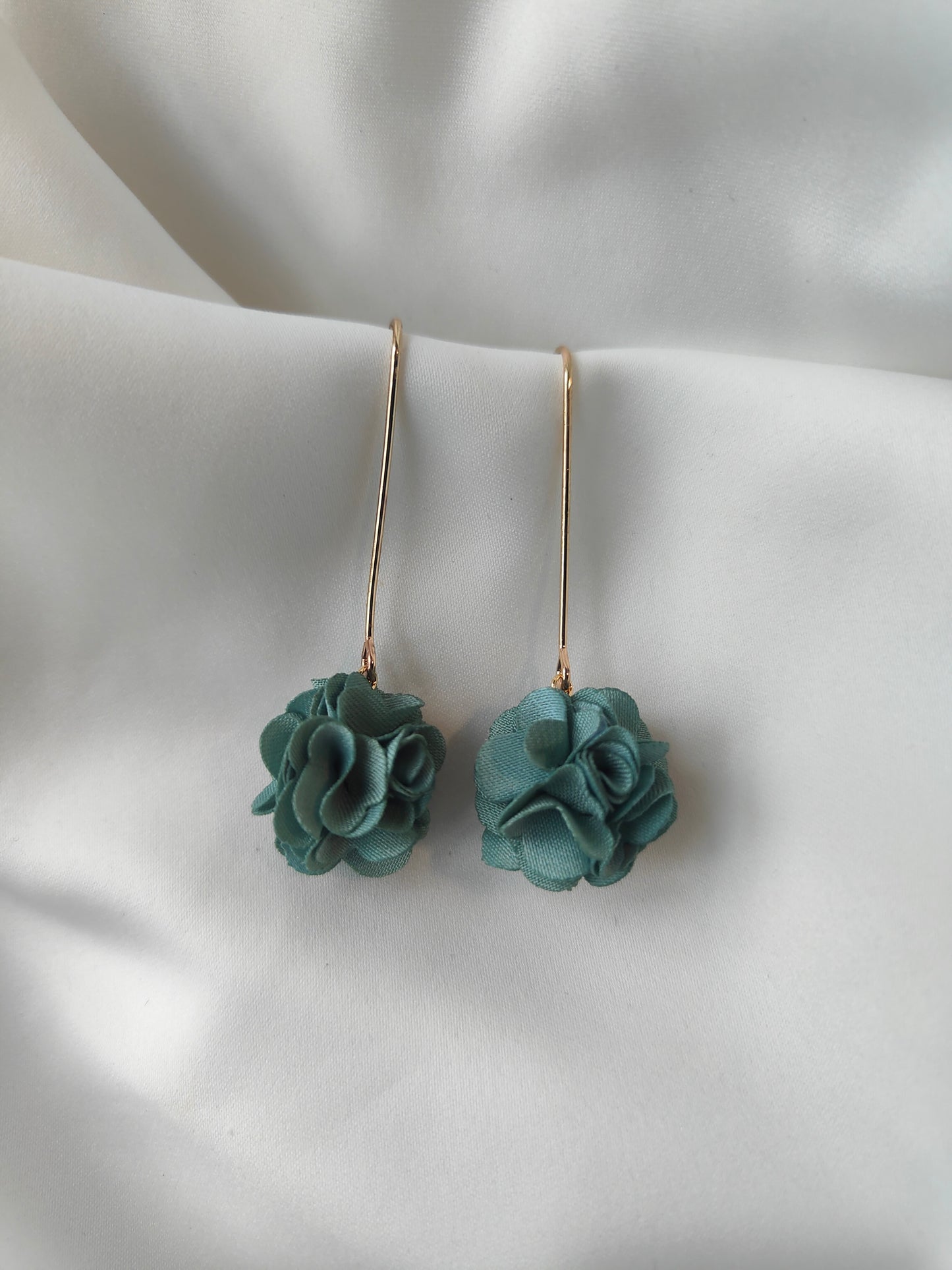 Georgia - Floral drop earrings - Sage