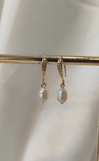 ELLEN - Petite Pearl Bridal Earring