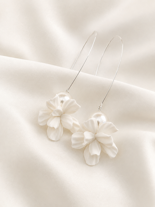 ALORA - Statement pearl & floral earrings - Silver