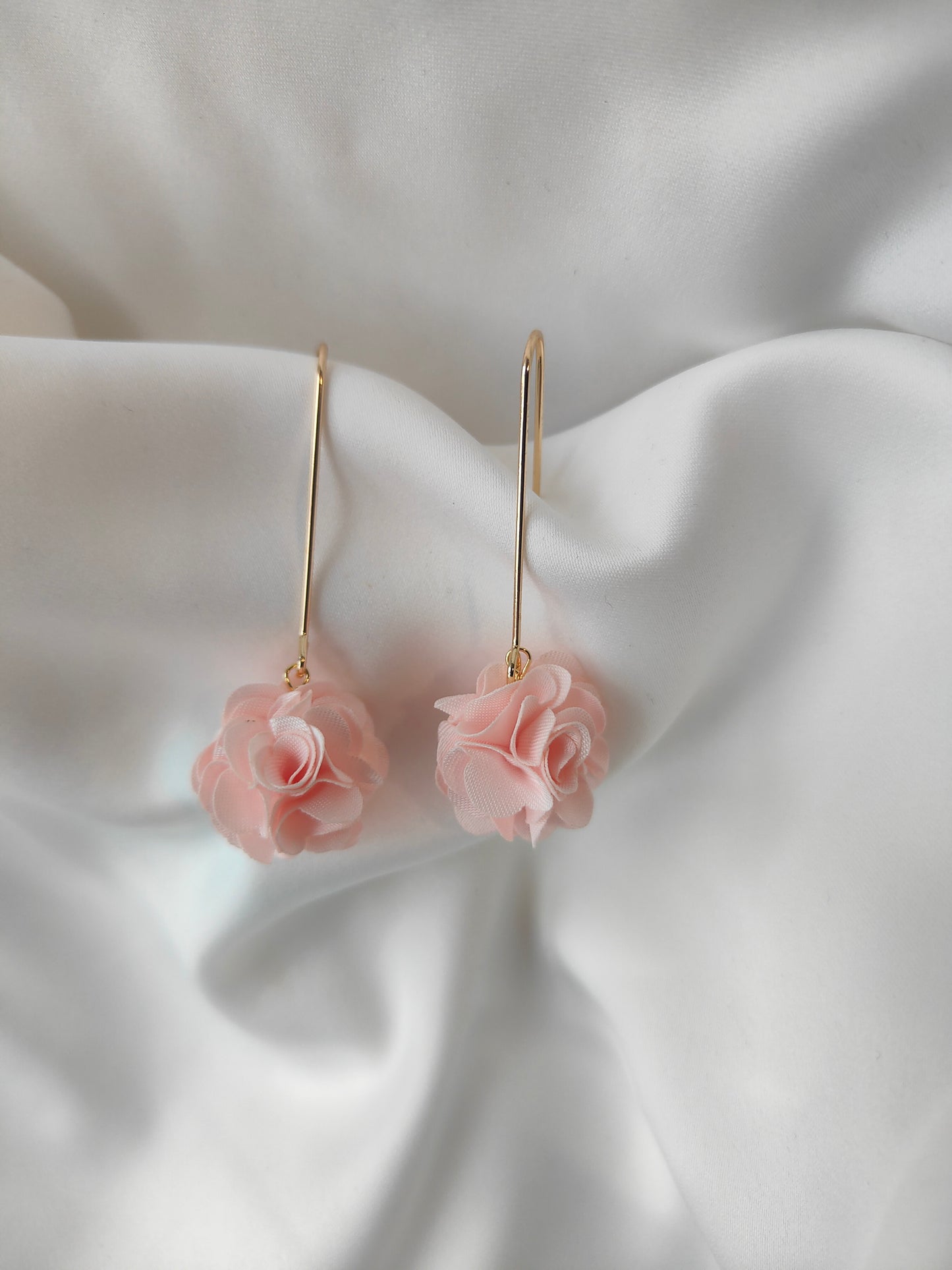 Georgia - Floral drop earrings - Gently Pink
