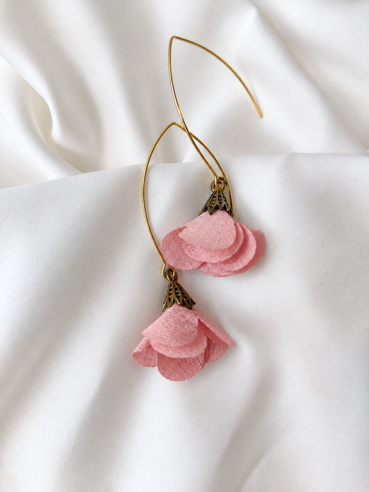 Jessie - Floral drop earrings - Peachy