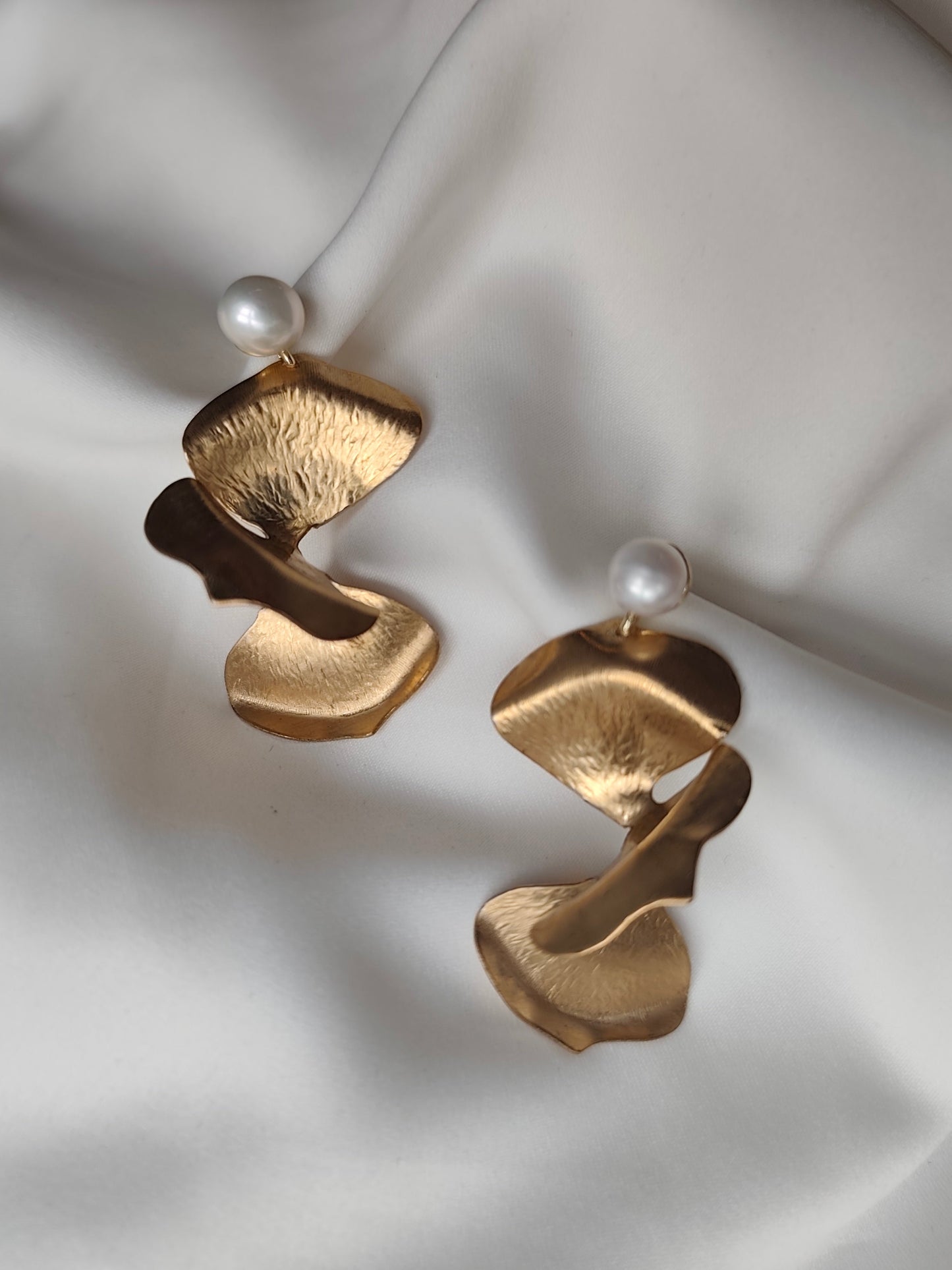 LARA - Statement Gold & Pearl Bridal Earrings