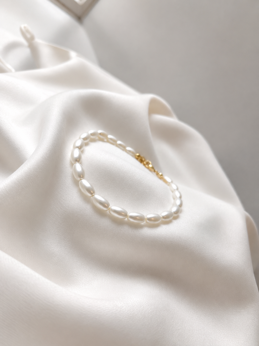 EALA -  Rice Pearl Bracelet