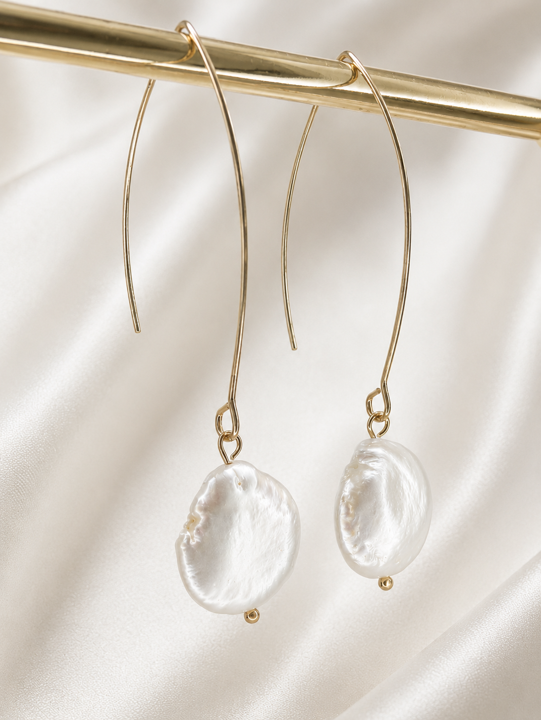 FAYE - Óir &amp; fionnuisce Pearl Drop Bridal Earrings