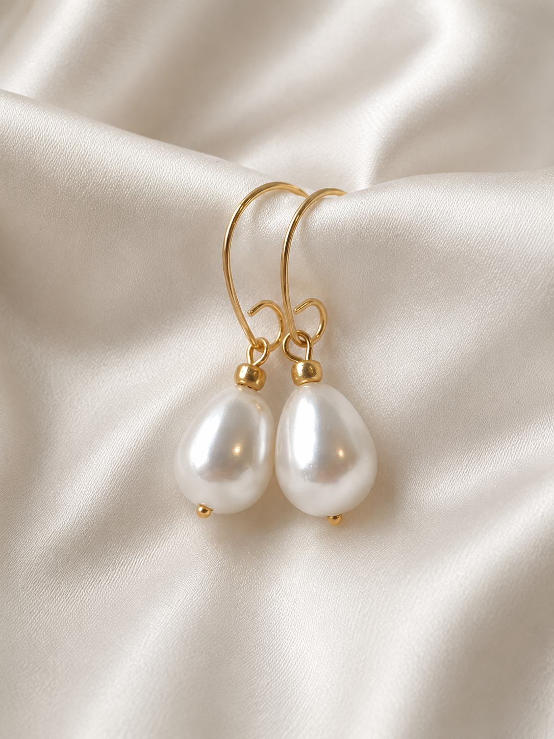 DAVINA - Pearl & Gold drop earring