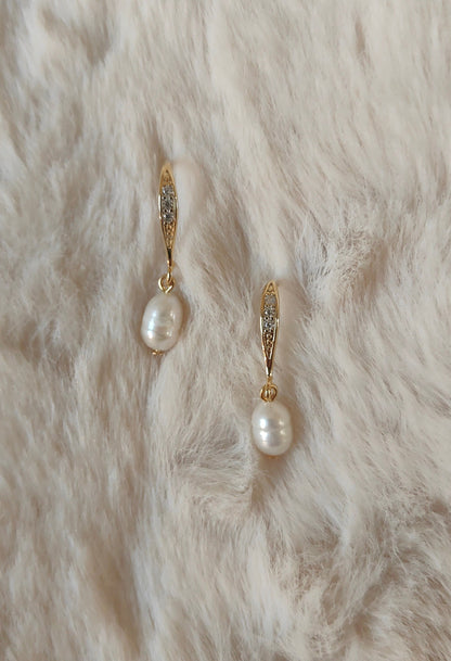 ELLEN - Petite Pearl Bridal Earring