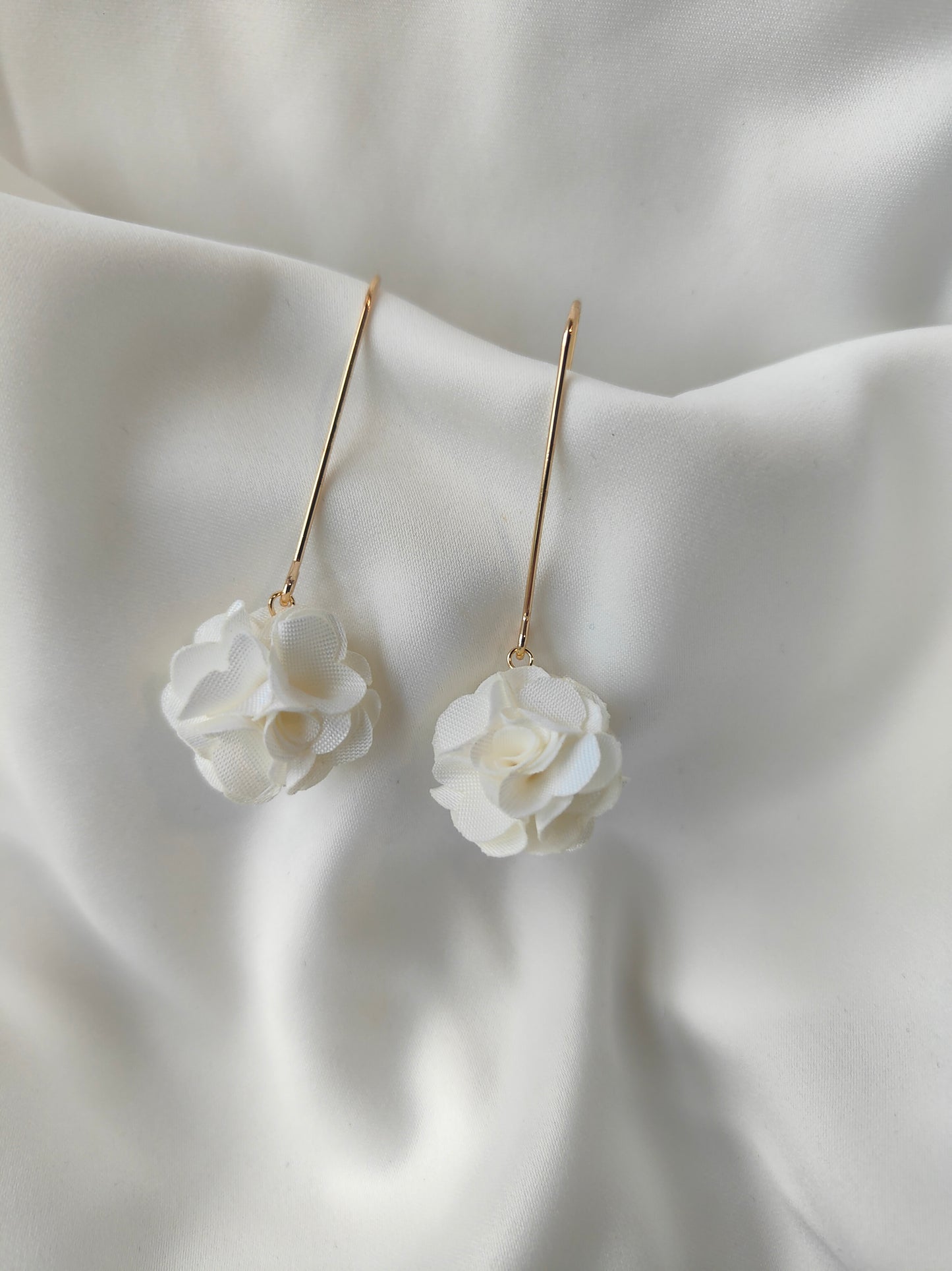 Georgia - Floral drop earrings - Ivory