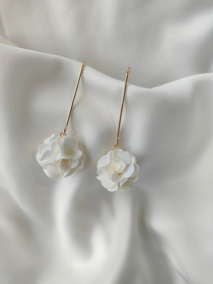 Georgia - Floral drop earrings - Ivory