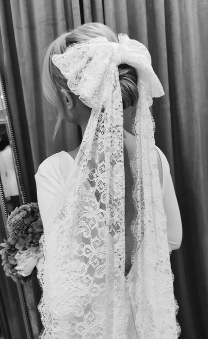 VICTORIA BOW - Vintage Lace Bridal Bow Veil