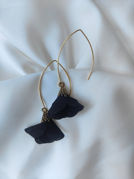 Jenni - Floral drop earrings - Black