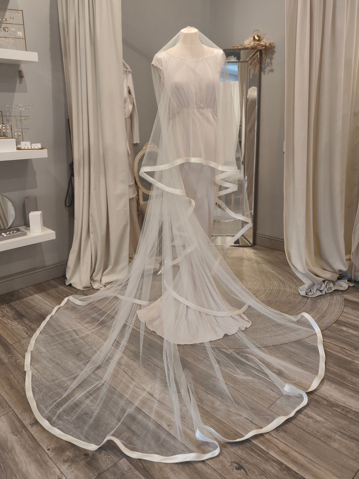 MARA -  Dramatic Satin Edge Drop Veil (Soft Net)