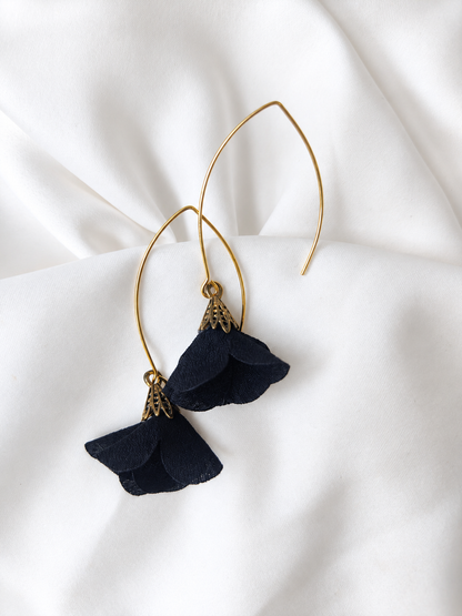Jessie - Floral drop earrings - Black