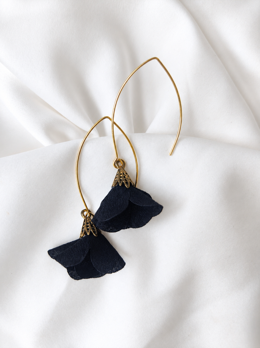 Jessie - Floral drop earrings - Black