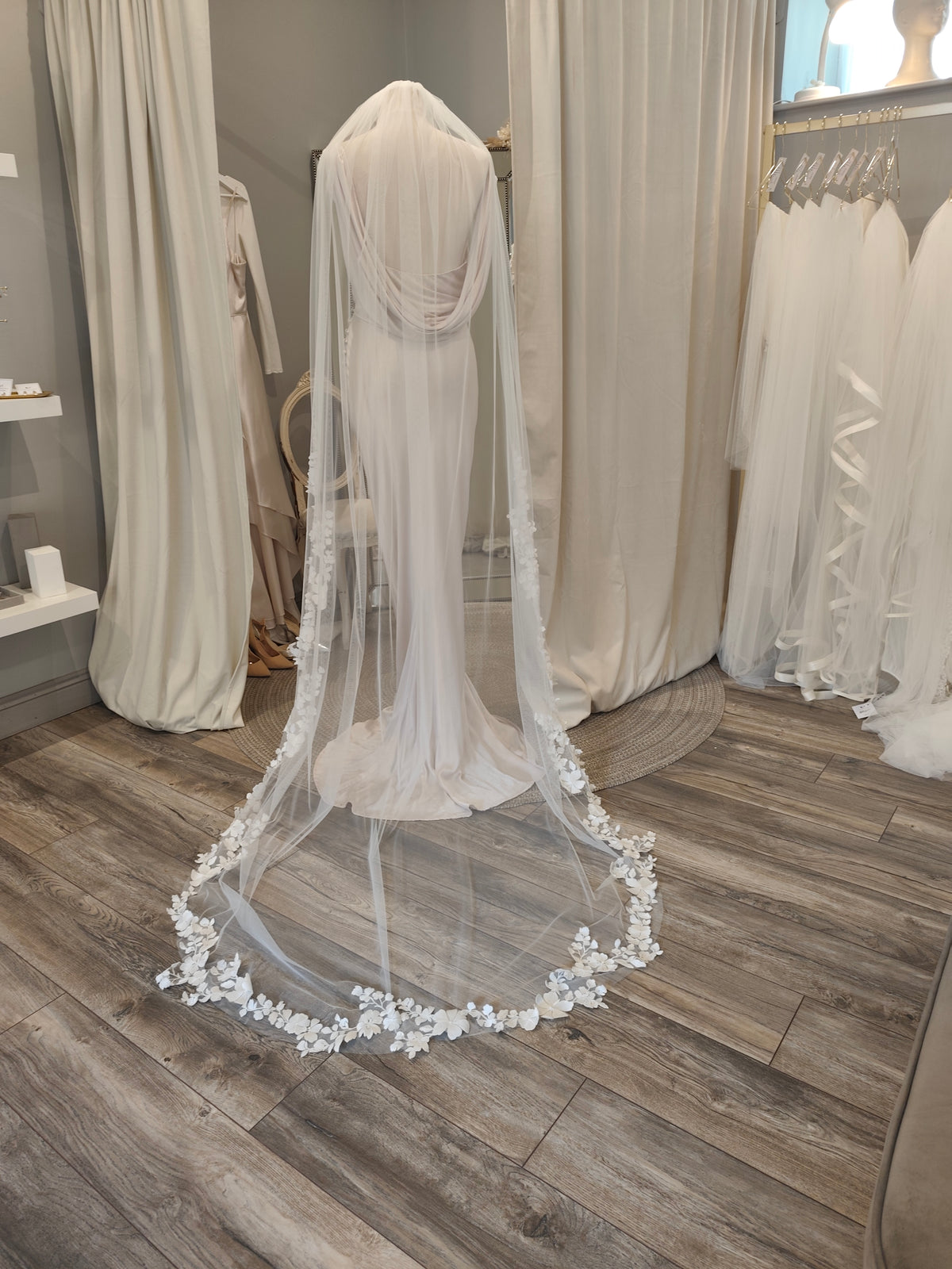 WILLOW - Floral lace edge veil