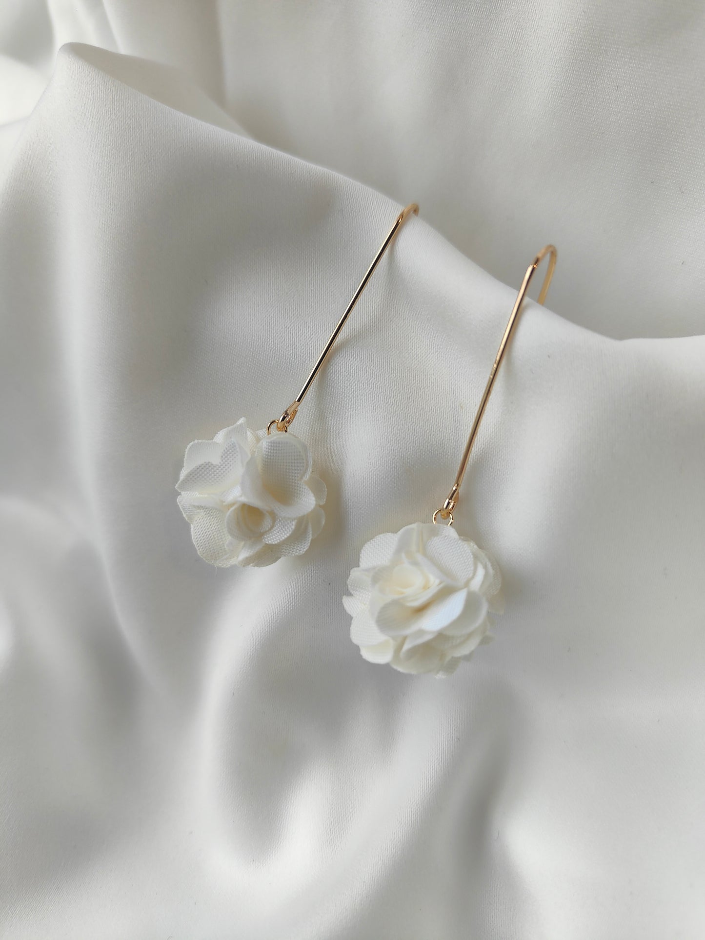 Georgia - Floral drop earrings - Ivory