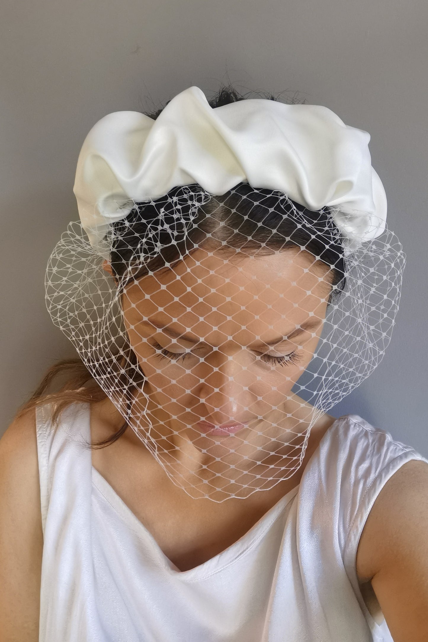 Banna CAROLINE - Ceannbhanda Bridal Satin Comhaimseartha