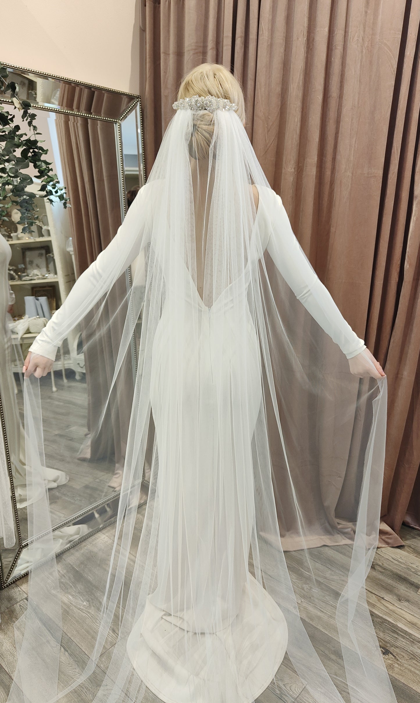 ALMA - Side gathered sheer back veil