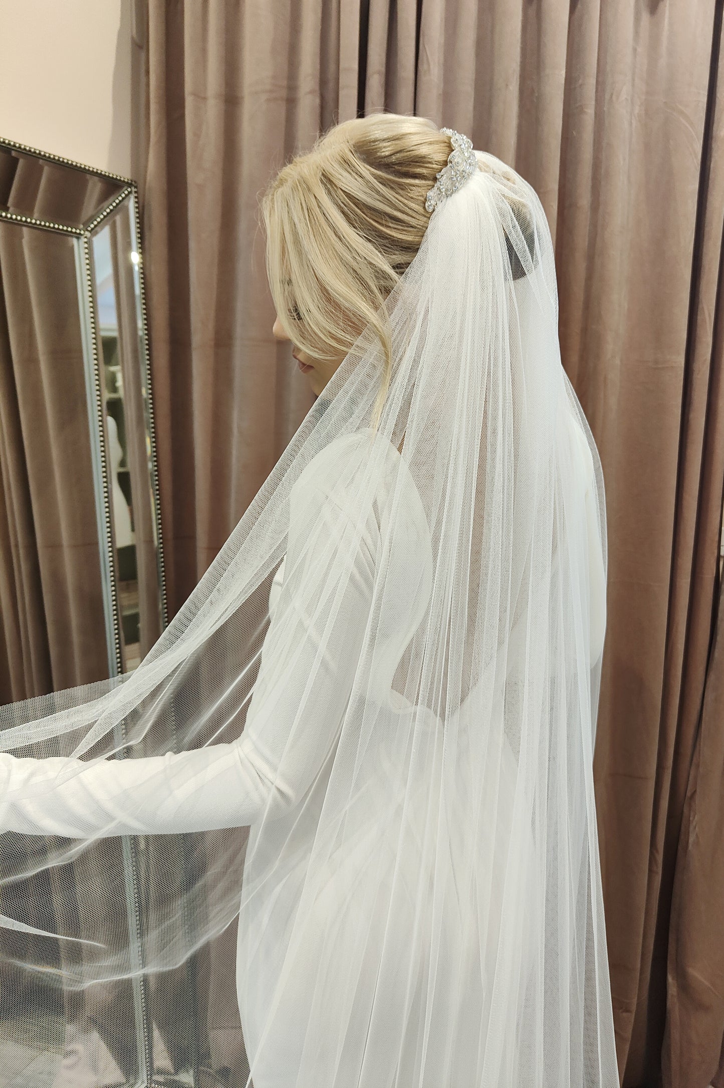 ALMA - Side gathered sheer back veil