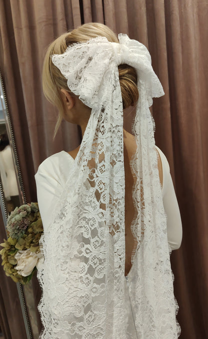 VICTORIA BOW - Vintage Lace Bridal Bow Veil