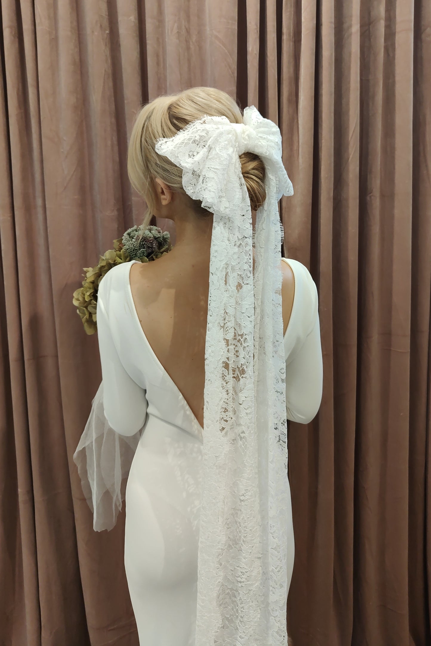 VICTORIA BOW - Vintage Lace Bridal Bow Veil
