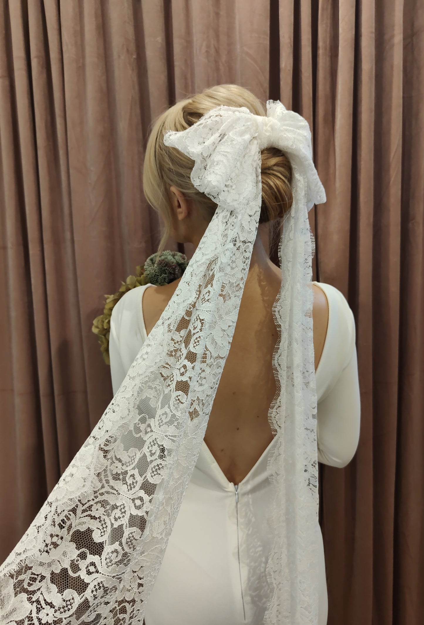 VICTORIA BOW - Vintage Lace Bridal Bow Veil