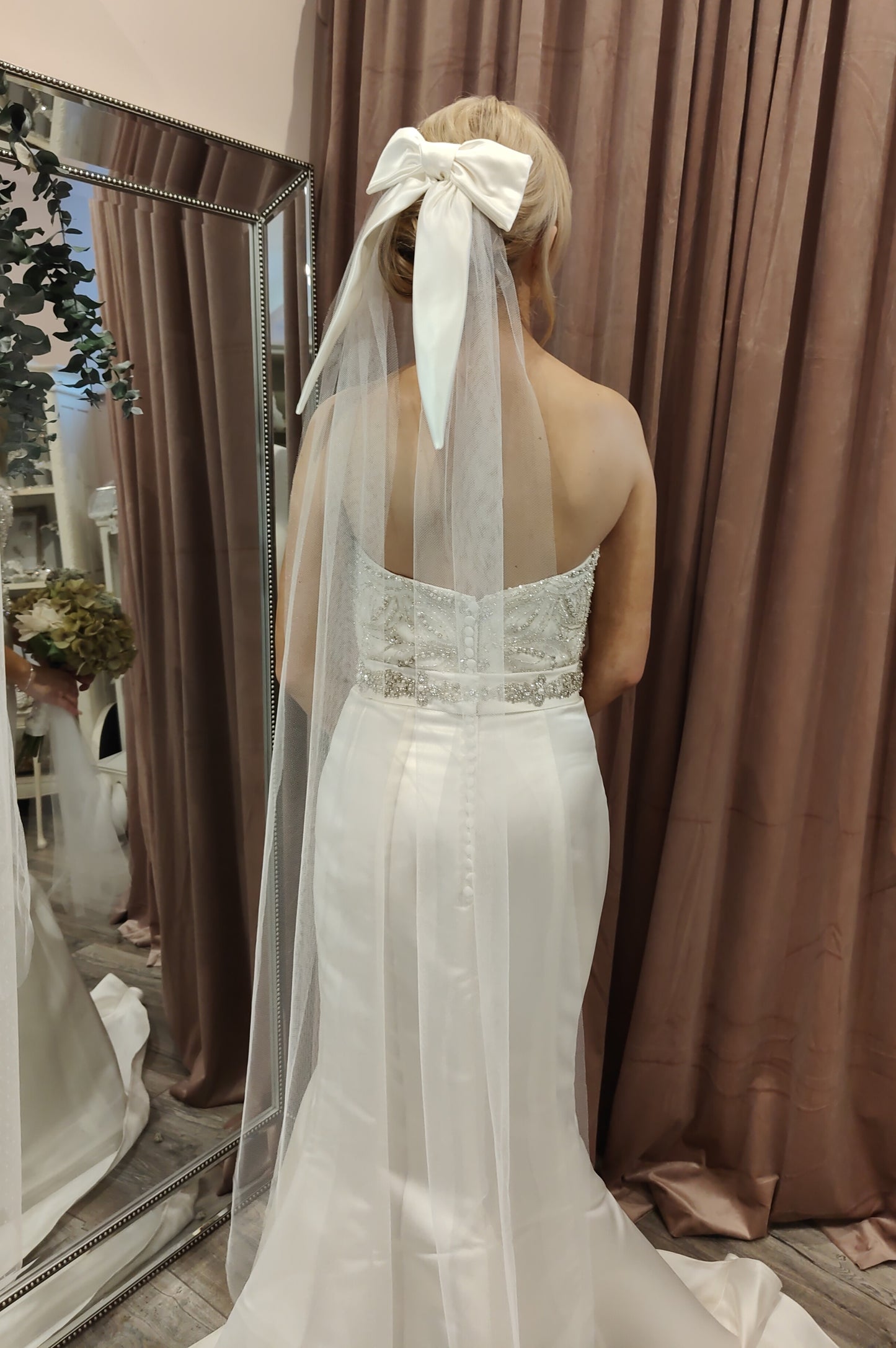 BEAU - Satin Bridal Bow Veil Malartach