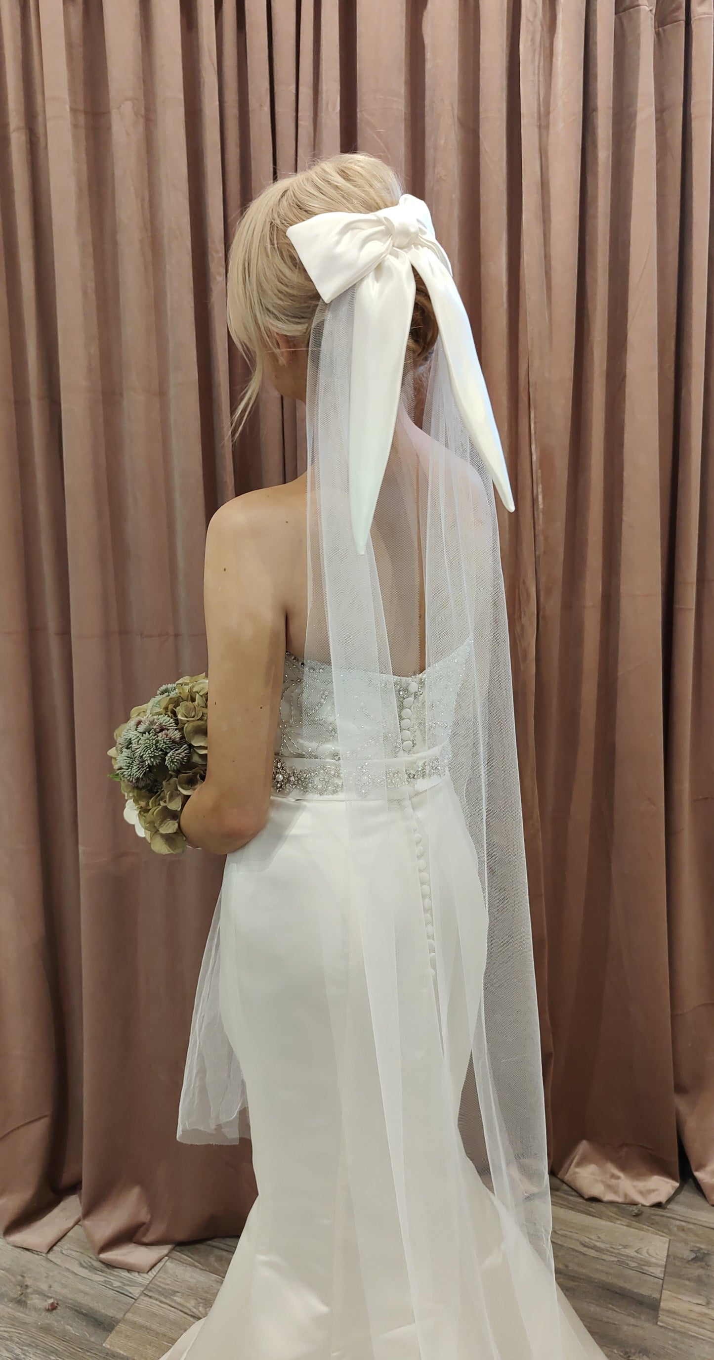 BEAU - Satin Bridal Bow Veil Malartach