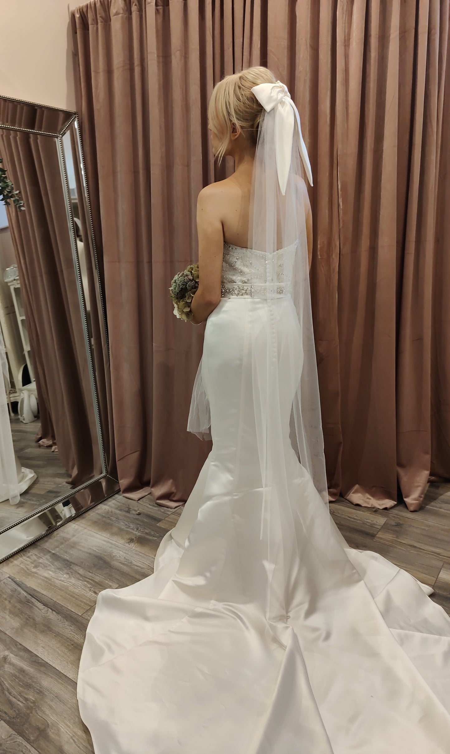 BEAU - Satin Bridal Bow Veil Malartach