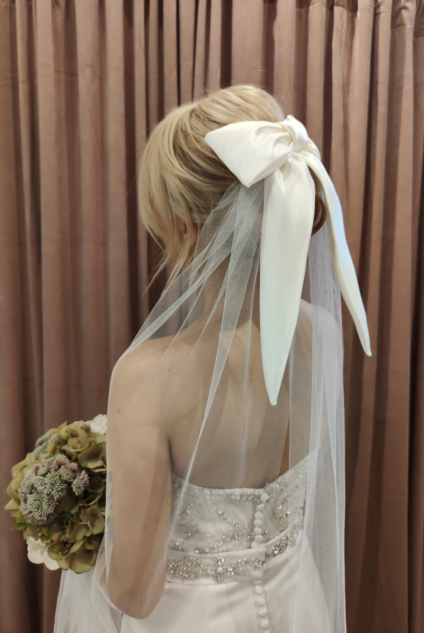 BEAU - Satin Bridal Bow Veil Malartach