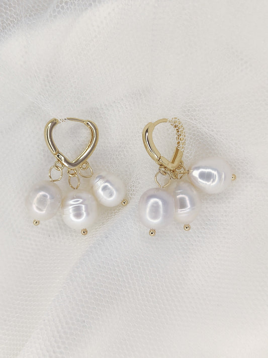 ANNA LYNN - Statement Pearls & Gold Bridal Earrings