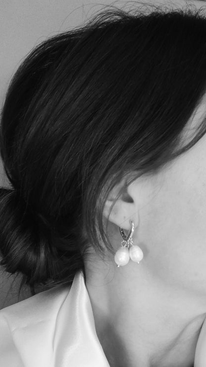ANNA LYNN - Statement Pearls & Gold Bridal Earrings